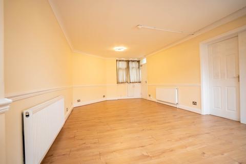 4 bedroom semi-detached house to rent, St. Stephens Close, Southall UB1