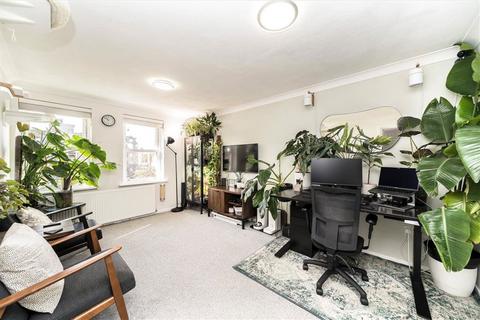 2 bedroom flat for sale, Valmar Road, London SE5