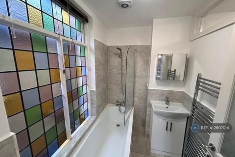 undefined, High St, Thames Ditton, KT7
