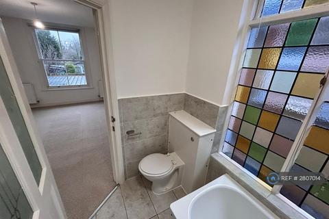 undefined, High St, Thames Ditton, KT7