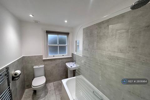 undefined, High St, Thames Ditton, KT7