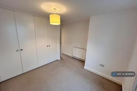 undefined, High St, Thames Ditton, KT7