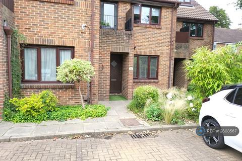 1 bedroom flat to rent, Benwell Court, Sunbury-On-Thames, TW16