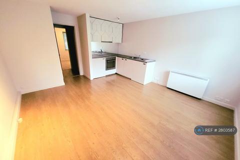 1 bedroom flat to rent, Benwell Court, Sunbury-On-Thames, TW16