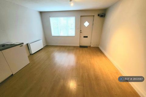 1 bedroom flat to rent, Benwell Court, Sunbury-On-Thames, TW16