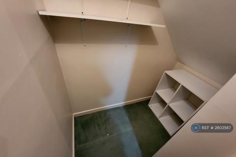 1 bedroom flat to rent, Benwell Court, Sunbury-On-Thames, TW16