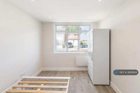 3 bedroom flat to rent, Wellington Road, Ashford, TW15