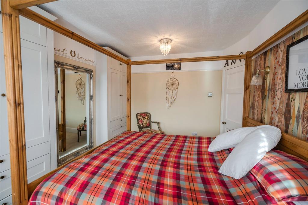 Bedroom 1 (2)