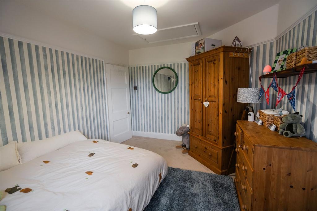 Bedroom 2 (2)