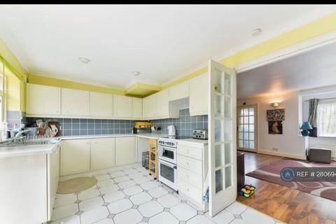 undefined, Royston Avenue, Sutton, SM1