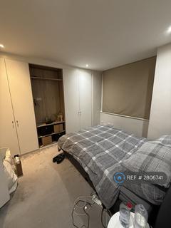 2 bedroom flat to rent, Lurline Gardens, London, SW11