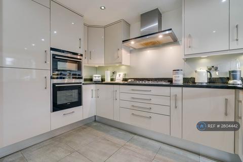 4 bedroom detached house to rent, New Meadows, Rotherham, S62