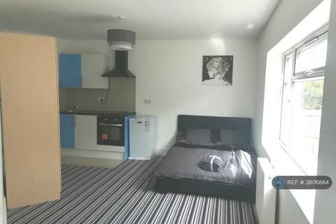 undefined, Broad Walk, Hounslow, TW5