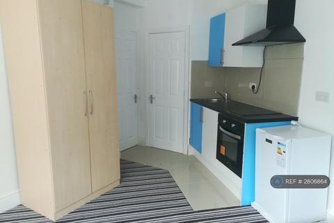 undefined, Broad Walk, Hounslow, TW5