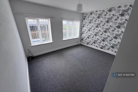 2 bedroom flat to rent, Arrowe Road, Wirral, CH49