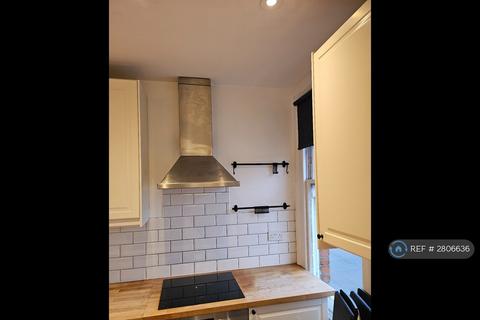 2 bedroom flat to rent, Balham, London, SW12