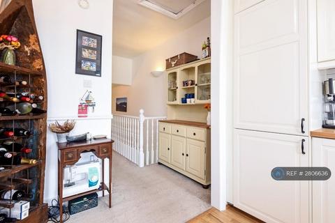 2 bedroom flat to rent, Balham, London, SW12