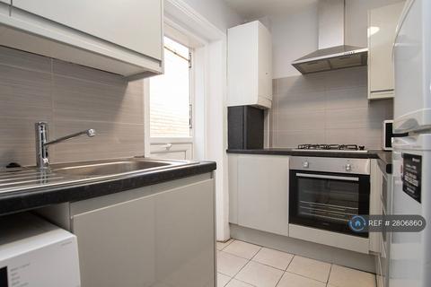 2 bedroom flat to rent, Alroy Road, London, N4