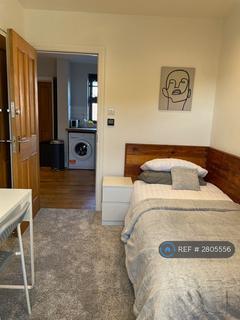 1 bedroom in a flat share to rent, Heyford Road, Mitcham, CR4