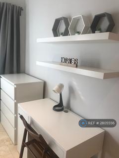1 bedroom in a flat share to rent, Heyford Road, Mitcham, CR4