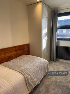 1 bedroom in a flat share to rent, Heyford Road, Mitcham, CR4