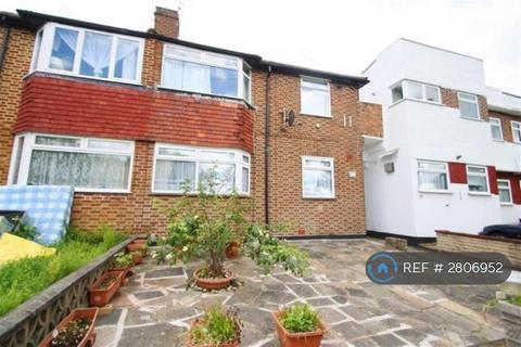 2 bedroom flat to rent, Deer Park Gardens, Morden / Mitcham, CR4