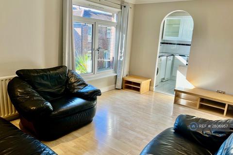 1 bedroom maisonette to rent, Heath Road, London, SW8