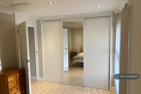 1 bedroom maisonette to rent, Heath Road, London, SW8