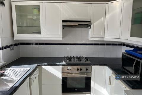 1 bedroom maisonette to rent, Heath Road, London, SW8