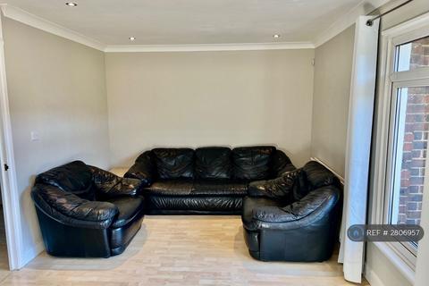 1 bedroom maisonette to rent, Heath Road, London, SW8