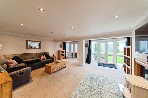 5 bedroom detached house for sale, Ancaster Drive, Sleaford