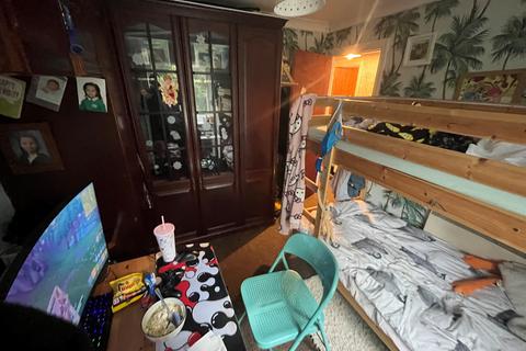 2 bedroom flat for sale, Vicarage Square, Grays