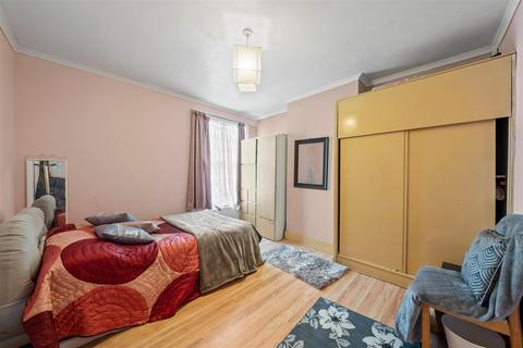 5 bedroom terraced house for sale, Estcourt Road, London