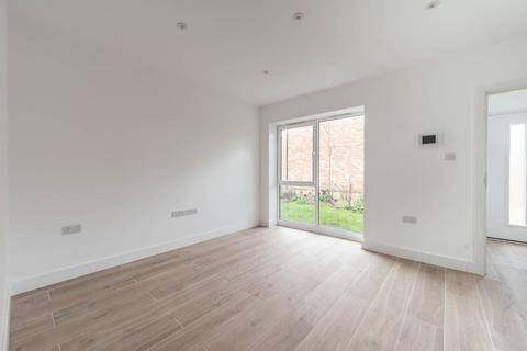 2 bedroom house for sale, 1 Champagne Walk, London N3
