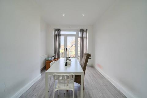 3 bedroom semi-detached house to rent, Parkside Way, North Harrow, Harrow, HA2