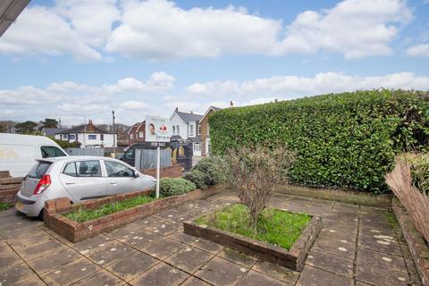 1 bedroom ground floor flat for sale, New Road, Meopham, Gravesend, DA13 0NQ
