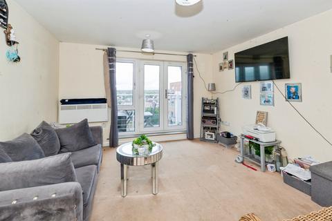 2 bedroom flat for sale, Mill Street, Slough