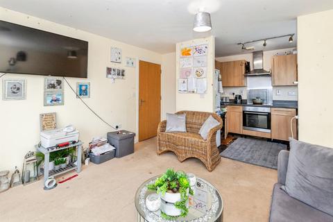 2 bedroom flat for sale, Mill Street, Slough