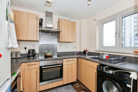 2 bedroom flat for sale, Mill Street, Slough