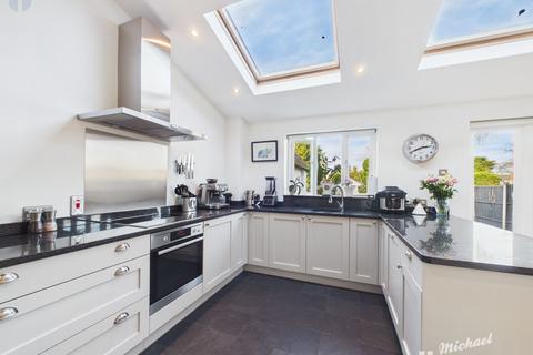 3 bedroom semi-detached house for sale, Tring Road, Aylesbury