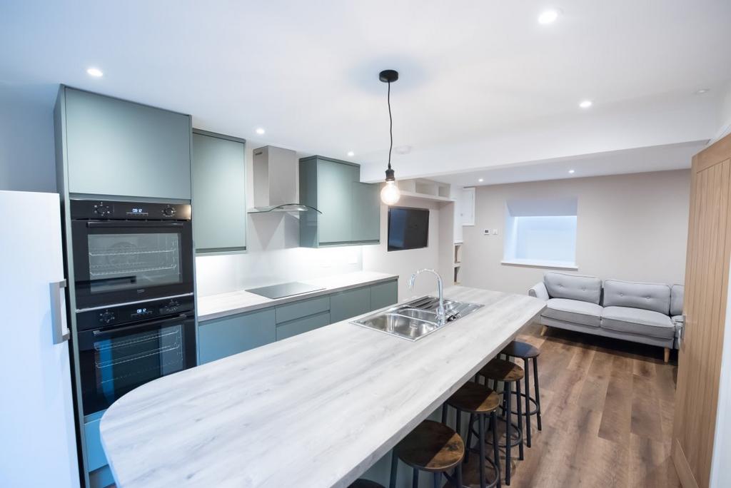 Five Bedroom Terrace House