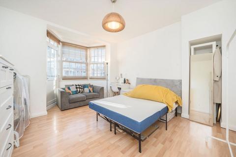 1 bedroom flat for sale, Flora Gardens, London W6