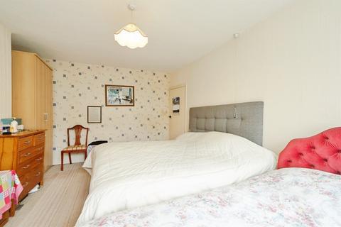 5 bedroom semi-detached house for sale, Lindisfarne Road, Shipley