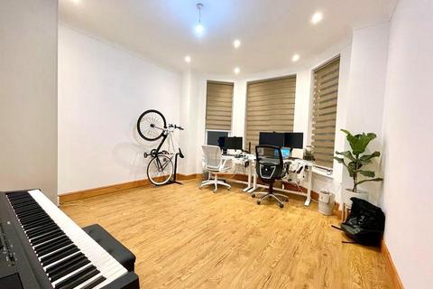 undefined, Madeley Road, Ealing, W5