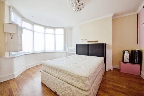 3 bedroom end of terrace house for sale, Netherfield Gardens, Barking