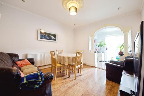 3 bedroom end of terrace house for sale, Netherfield Gardens, Barking