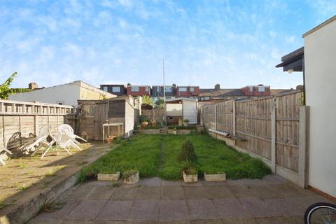 3 bedroom end of terrace house for sale, Netherfield Gardens, Barking