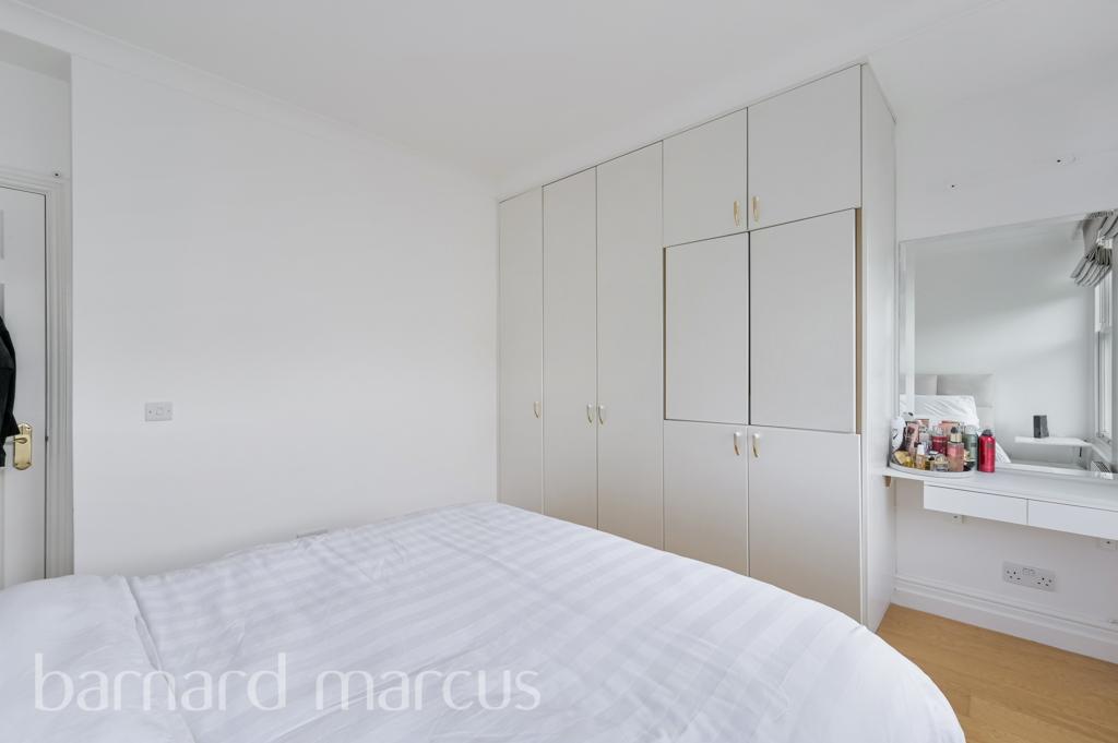 Apartment in Ealing - More