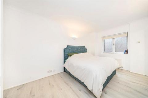 2 bedroom flat for sale, William Morris Way, London SW6