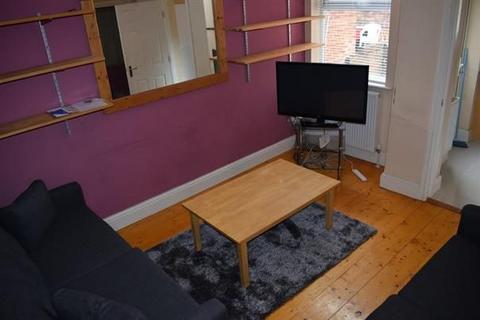 3 bedroom semi-detached house to rent, 8 Braermar Road